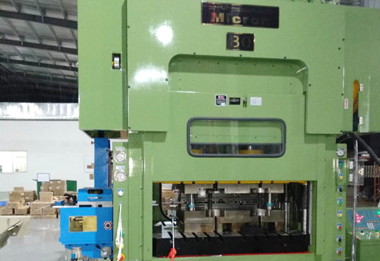 高速（sù）滾輪（lún）送料機的選型留（liú）意